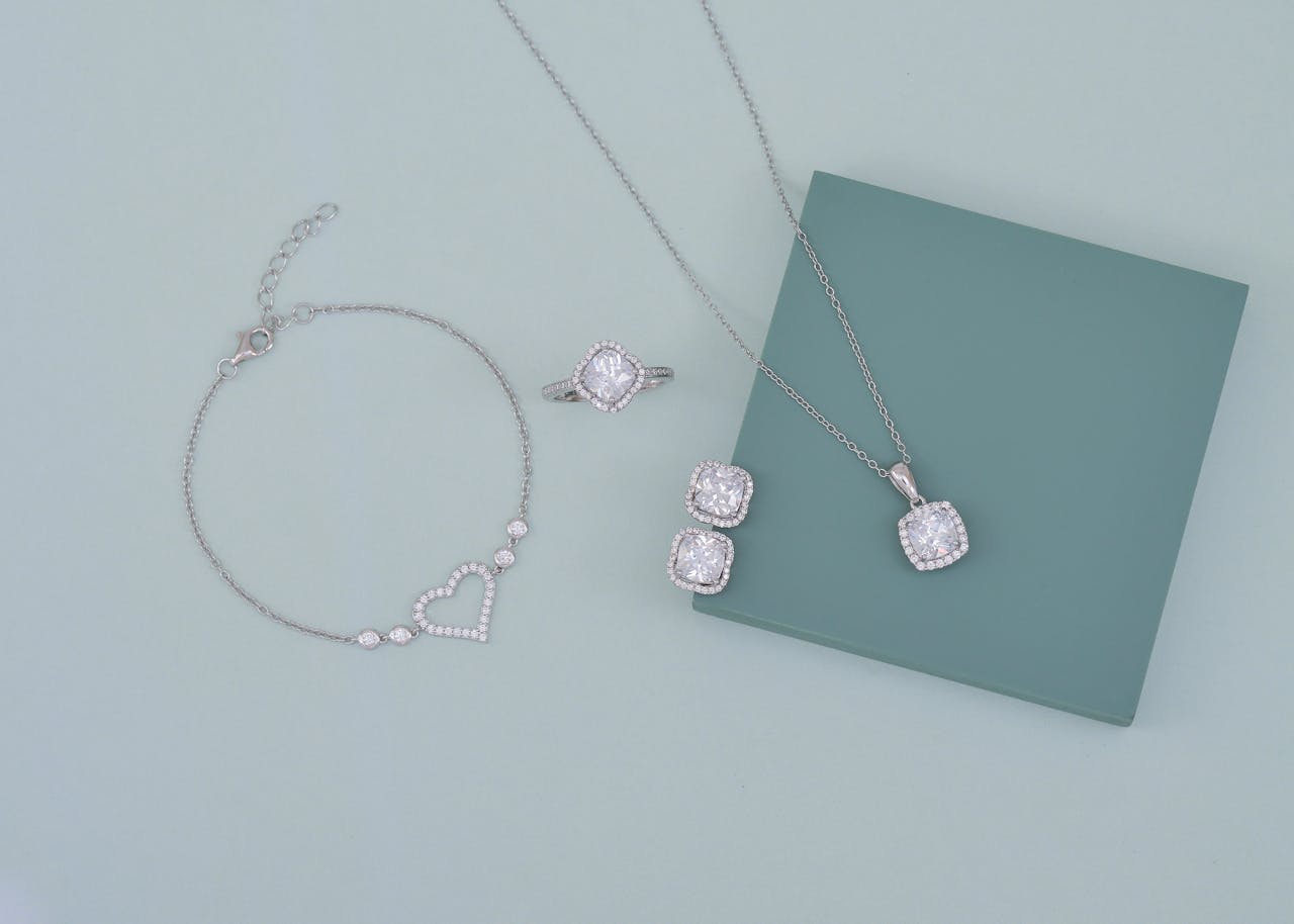 image of an exquisite jewelry set